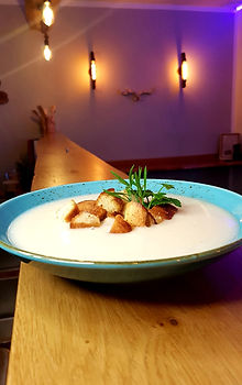 SPARGELCREMESÜPPCHEN MIT CROUTONS