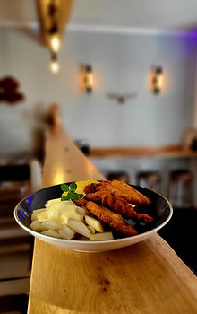 BEELITZER SPARGEL (BRUCH) MIT HOLLANDAISE, SCHNITZEL UND PETERSILIENKARTOFFELN
