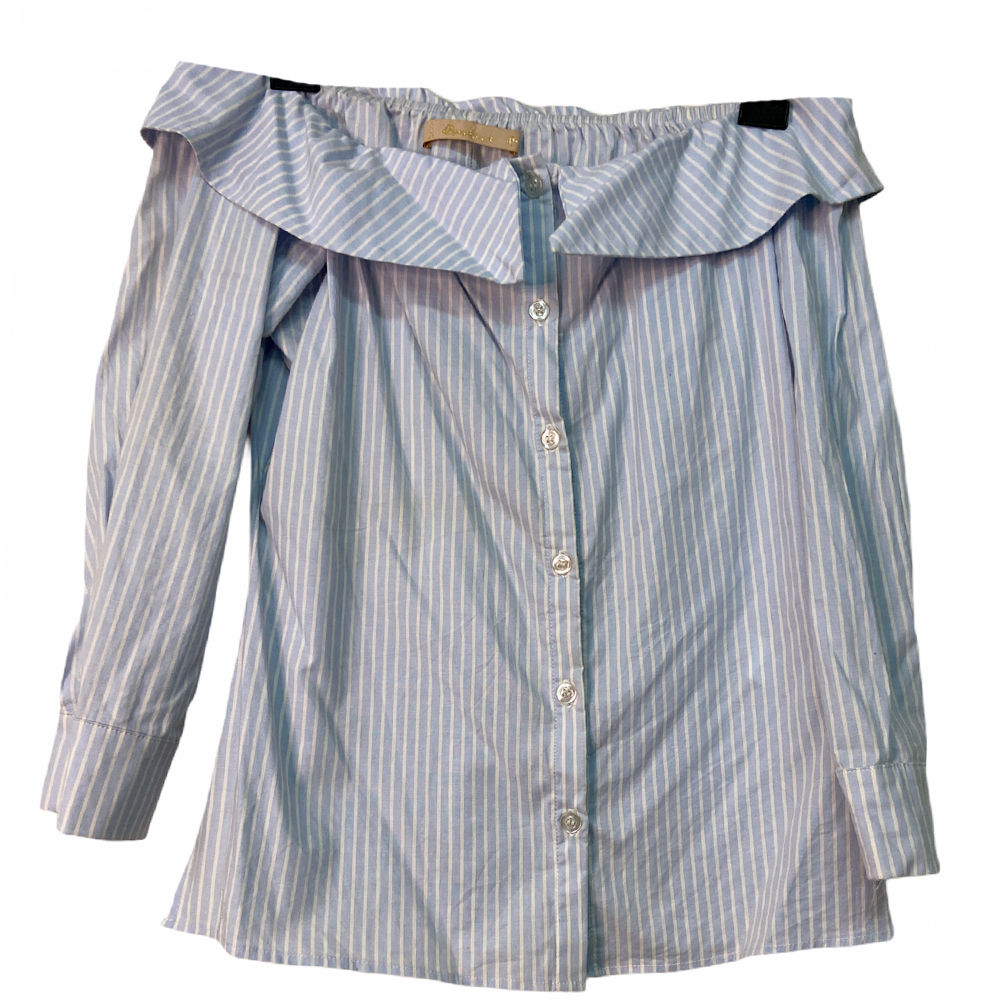 Camisa Azul e Branca Ombro à Ombro da Boudoir