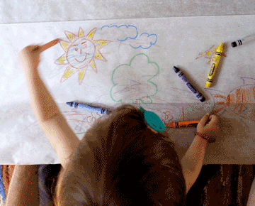 Nina-Dibujando-Con-Ceras-90153.gif