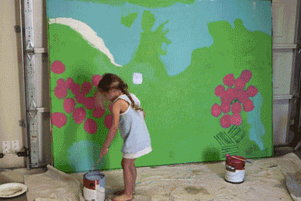 Nina-Pintando-Mural-90156.gif