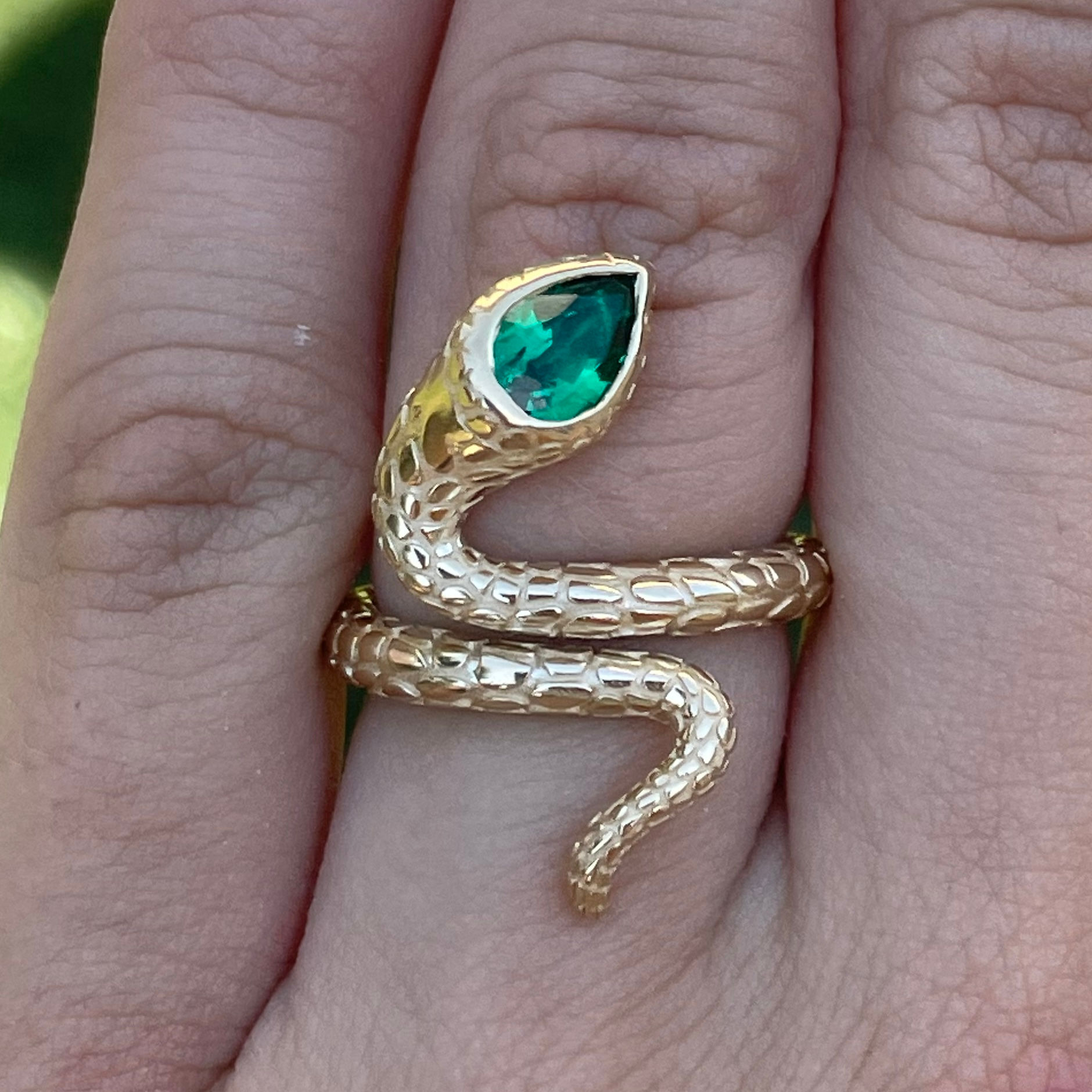 Lab grown emerald snake ring 14k