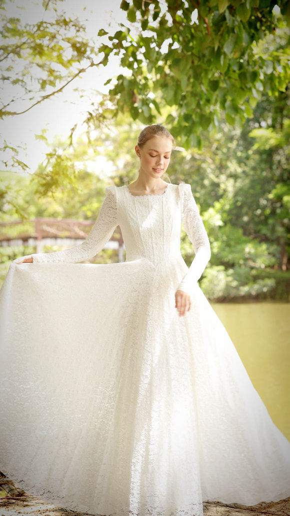 שמלת כלה צנועה מתחרה