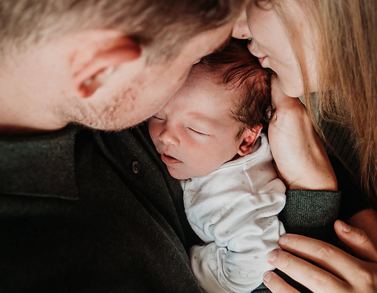 Baby inbetween mum and dad.jpg