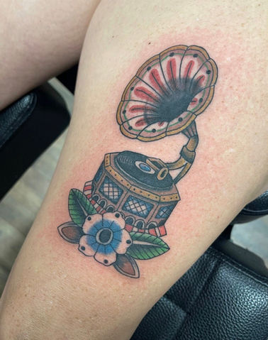 Color tattoo, neo-traditional tattoo