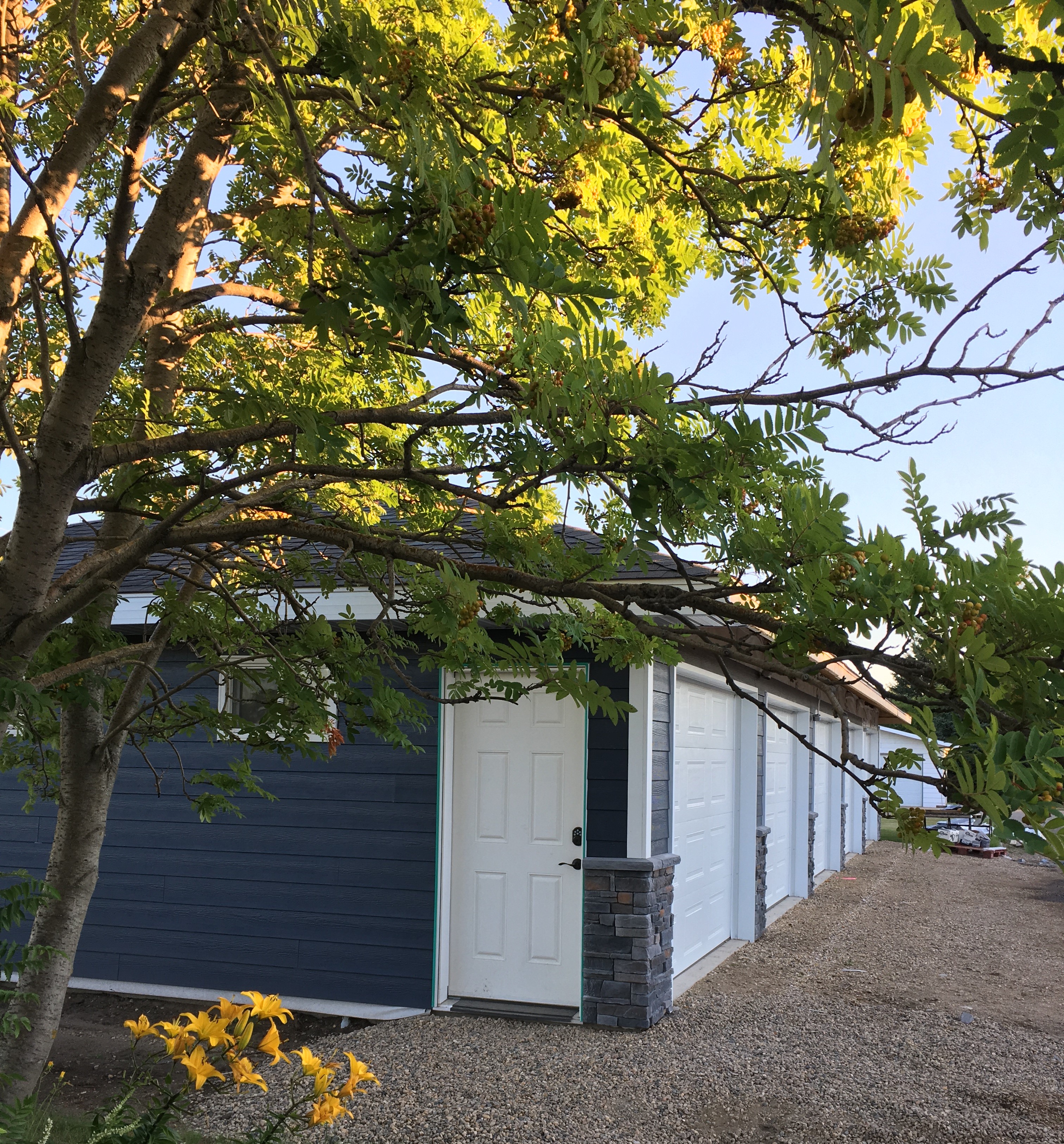 Units 1-4 Garage