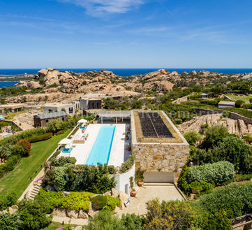 Le Rosemarine Luxury Villas, piscina e mare in Costa Smeralda.