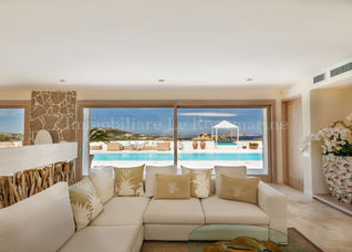 Soggiorno lussuoso con vista mare e piscina, Costa Smeralda.