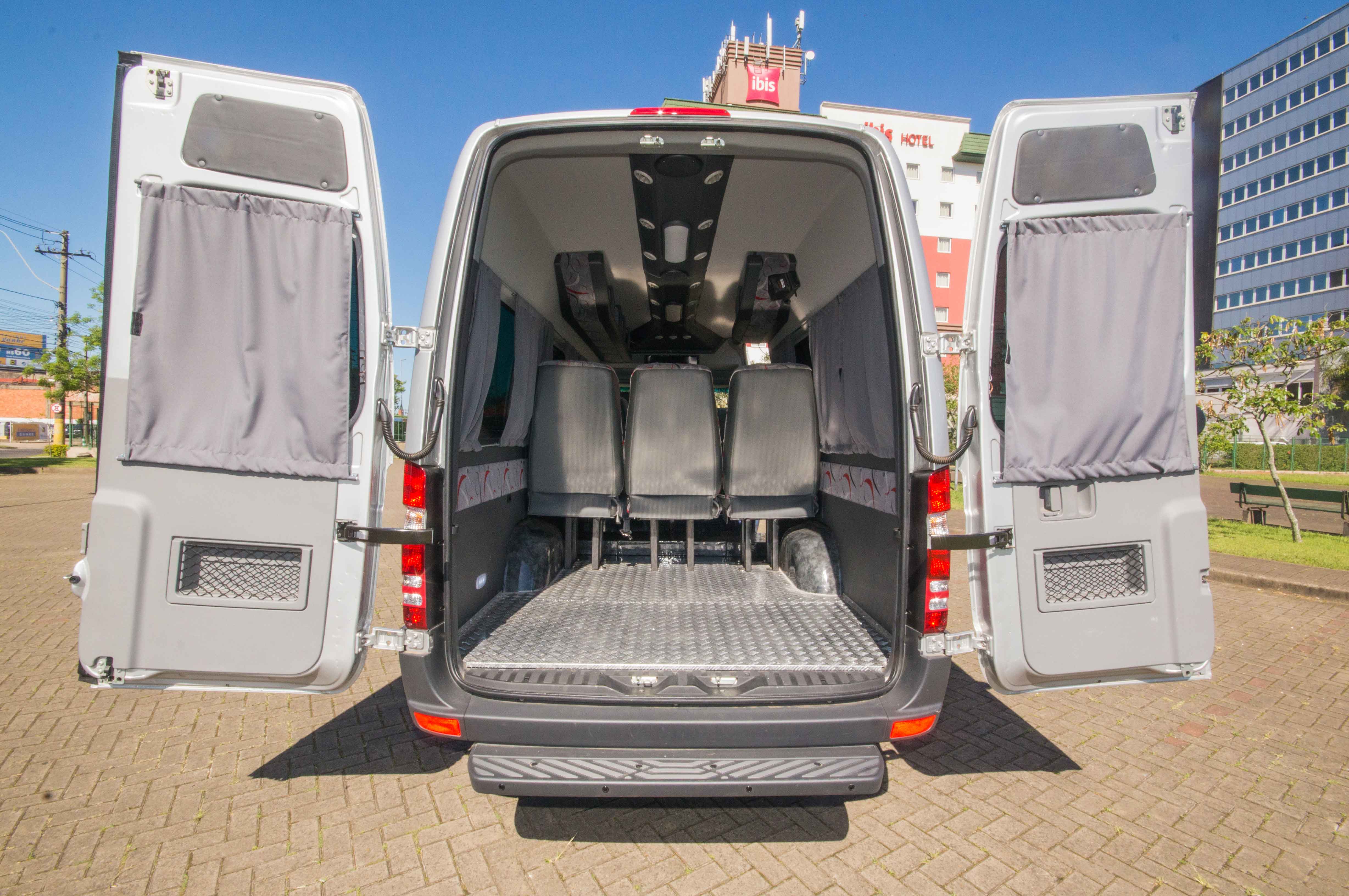 van mista passageiro e carga