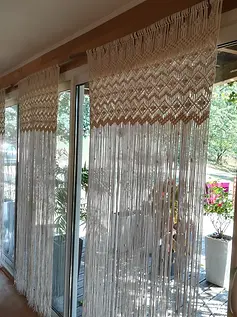 décoration murale sur mesure rideaux macramé devant baies vitrées création française par bouclettes et coton