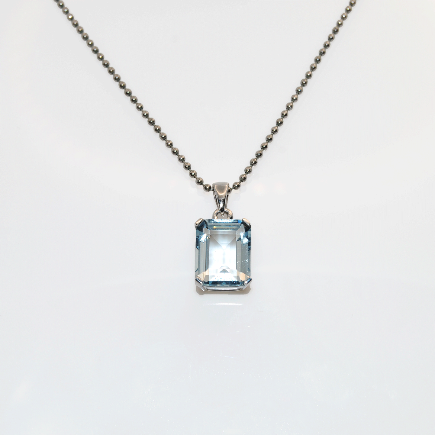 Aquamarine White Gold Pendant