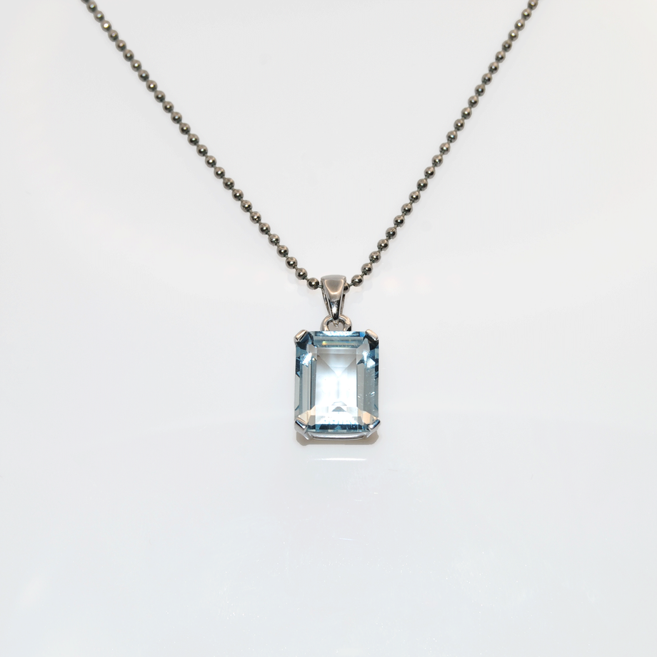 Aquamarine White Gold Pendant