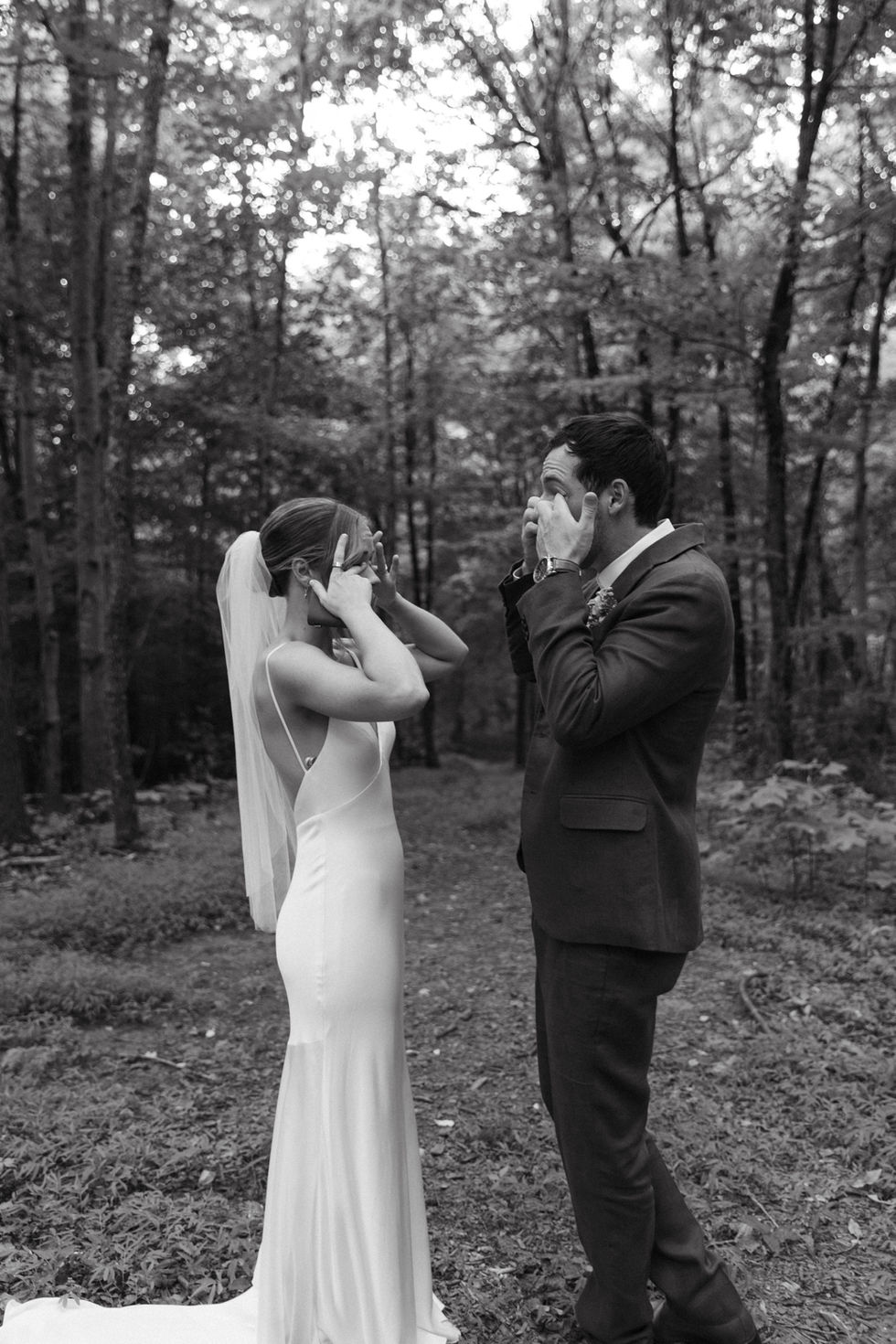 Kaylie & Charlie Summer Elopement photographed by Ann Eyssen