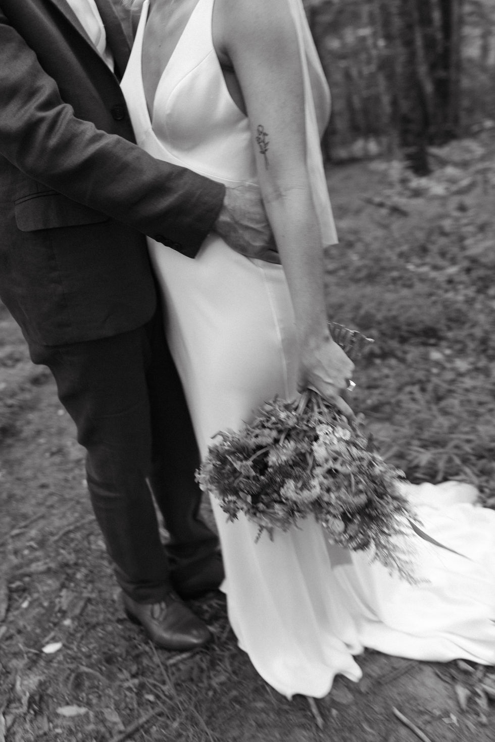Kaylie & Charlie Summer Elopement photographed by Ann Eyssen