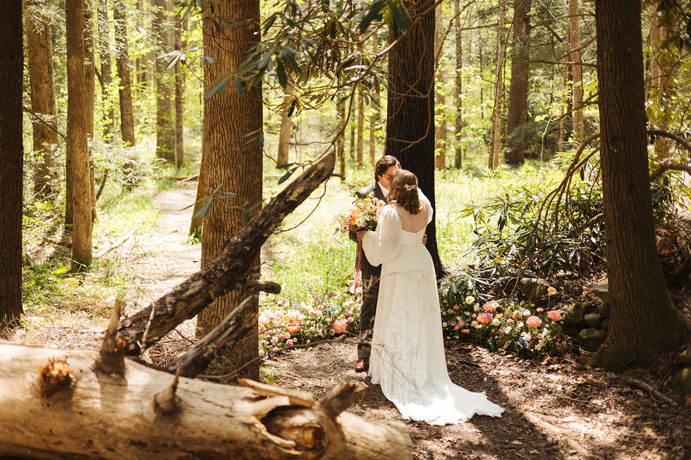 Spring wedding at Spence Cabin Emma & Jacob Photographed by Nicole Lenia Kiser Imagery