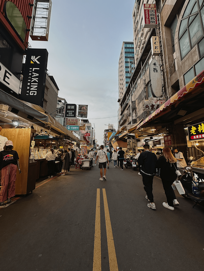 Eten op de Yizhong Street Night Market in Taichung
