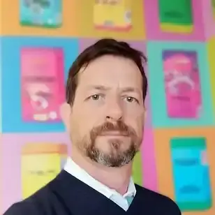 Satisfied clients share their experiences with consulting and training services, describing the benefits achieved in terms of process improvement, increased operational efficiency, and growth in company capabilities. Their testimonials reflect the value of a results-oriented approach, collaboration, and continuous improvement, highlighting the tangible impact of the support received on daily work and company performance.