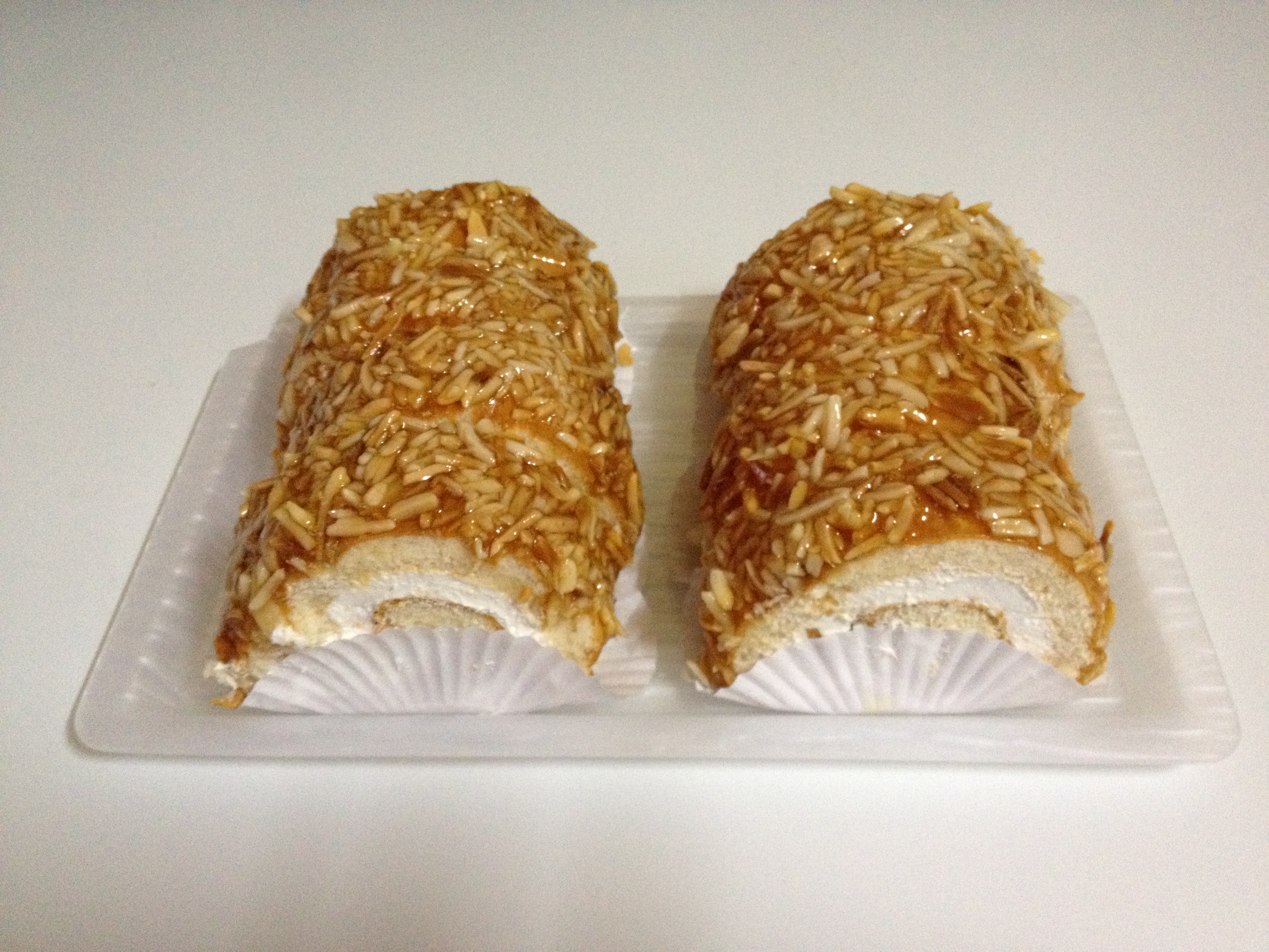 Piononos de almendra y nata.