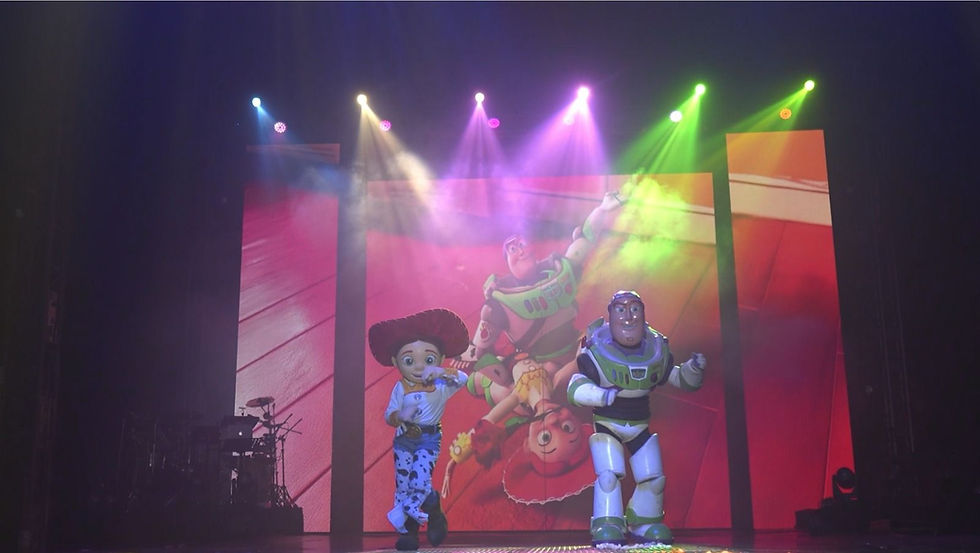 Além da magia Disney, o público também poderá assistir às tradicionais atrações do Kroner, com mais de 60 artistas brasileiros de carreira internacional, acrobacias, números aéreos e banda ao vivo.