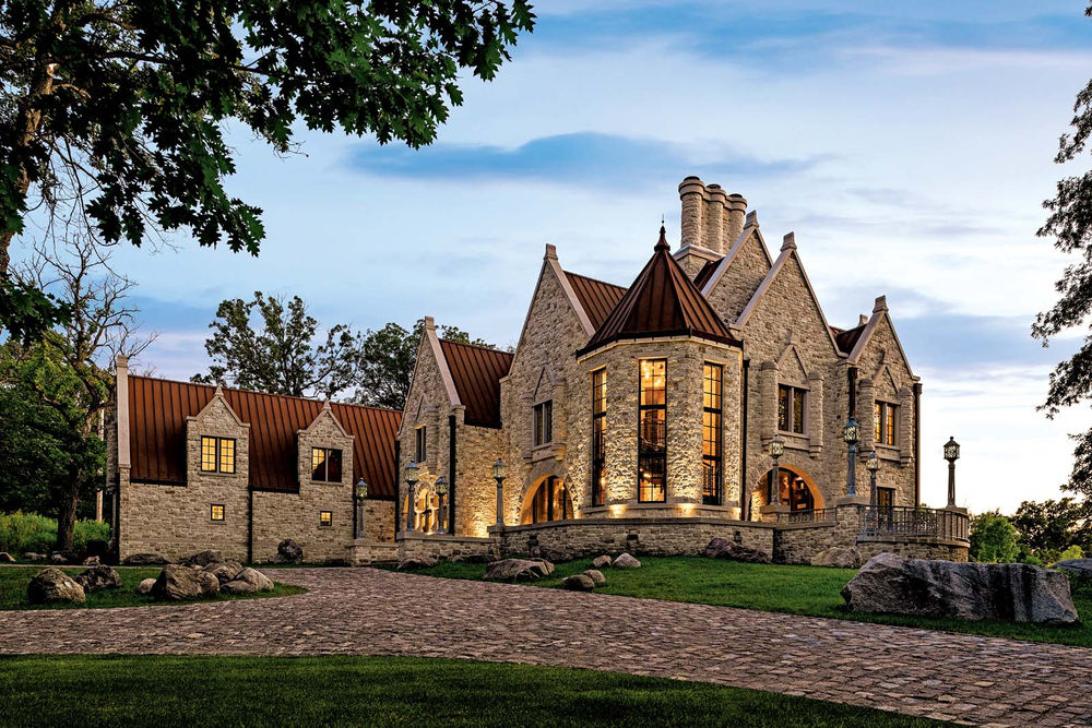 2022 Luxury Home Tour presents Huntington Manor