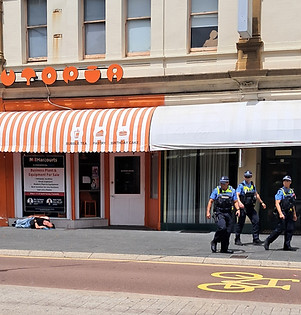 WAPOL officers in Fremantle leaving a man sleep on the pavement. Supports www,toxicpolice.com in exposing Australian Police toxic culture and misconduct