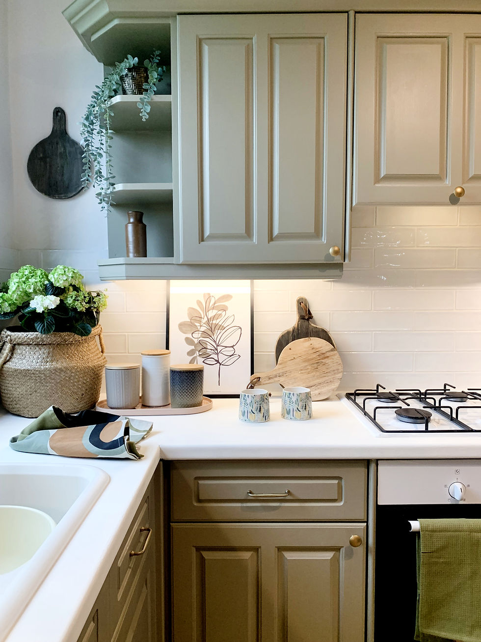 Cosy and organised: a decluttered kitchen space with soft-hued cabinets, stylish decor accents, and neatly arranged essentials for a serene cooking environment.