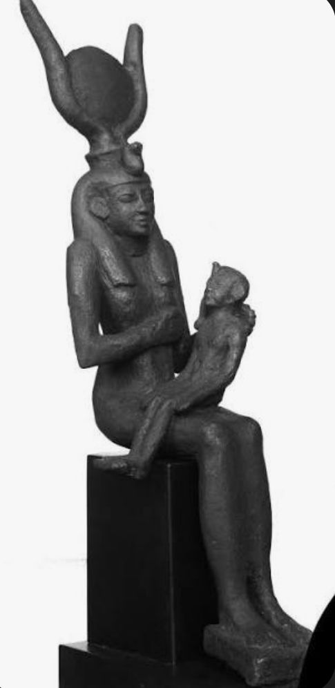 Isis'in Horus'u Emzimesini betimleyen heykel-Brooklyn Müzesi