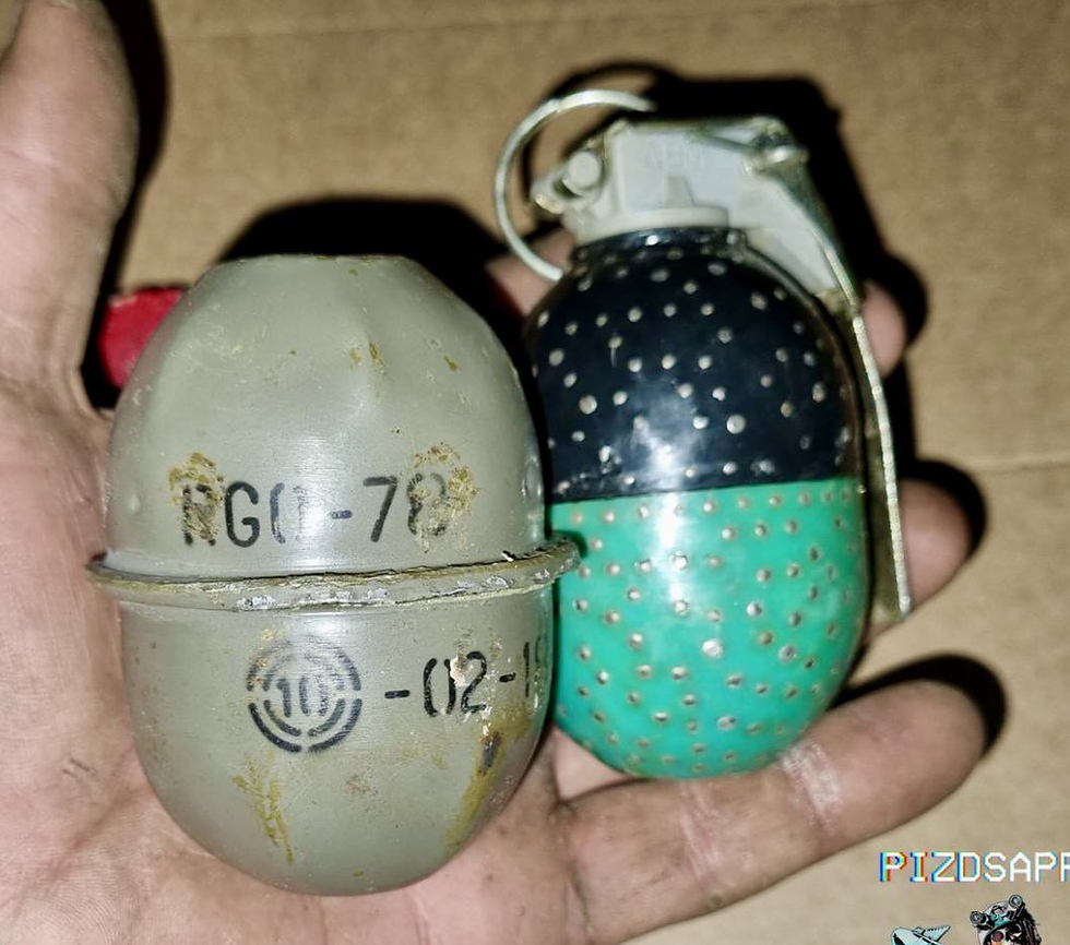 RGO-78 savunma tipi el bombası, dış metal kap çıkarılmış görünümü. (parça tesiri için küçük metal bilyecikler muhtemel plastikten mamül bir matris (siyah ve açık yeşil renkteki) içine yerleştirilmiş)