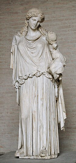 Eirene'nin kucağında Plutus (Resim Kaynak: https://commons.wikimedia.org/wiki/File%3AEirene_Ploutos_Glyptothek_Munich_219_n1.jpg?)