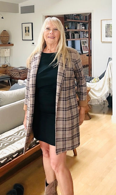 Cute outfit idea with a light jacket at the perfect length!