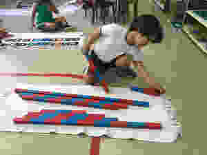 barras vermelhas método montessori