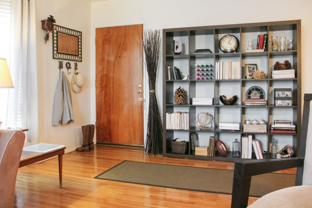 How to Stage a Bookshelf