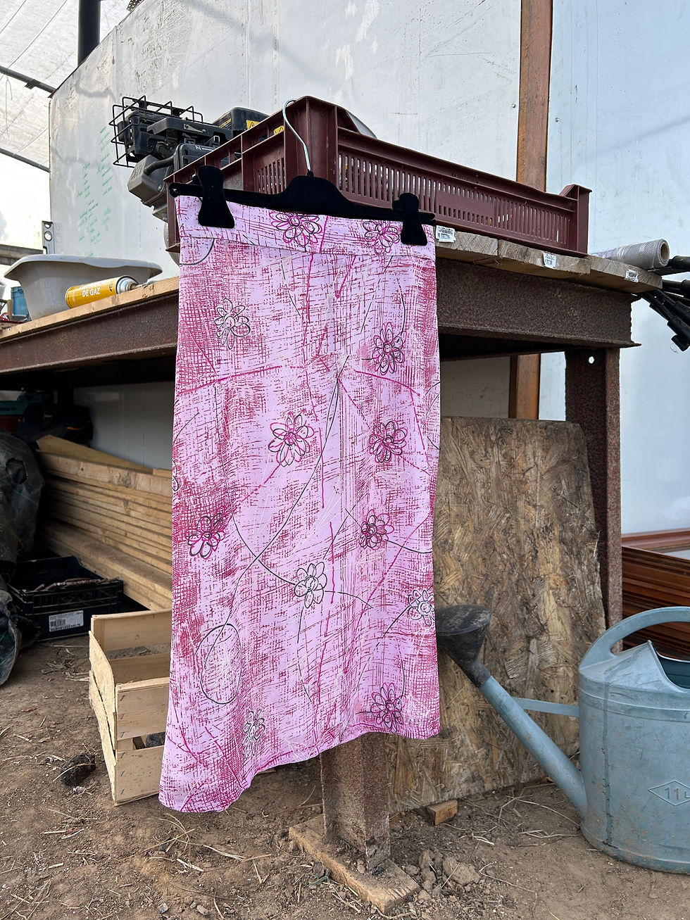 Miniature : Pink tones flowers mid-length skirt