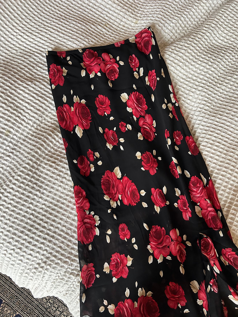 Miniature : Asymmetrical flowers black and red ruffled long skirt