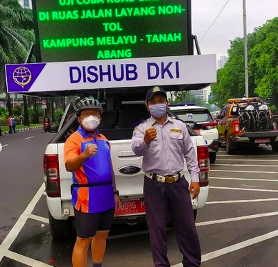 JAJARAN SUDINHUB JAKBAR ANDIL DALAM UJI COBA JALUR ROAD BIKE JLNT KAMPUNG MELAYU - TANAH ABANG.