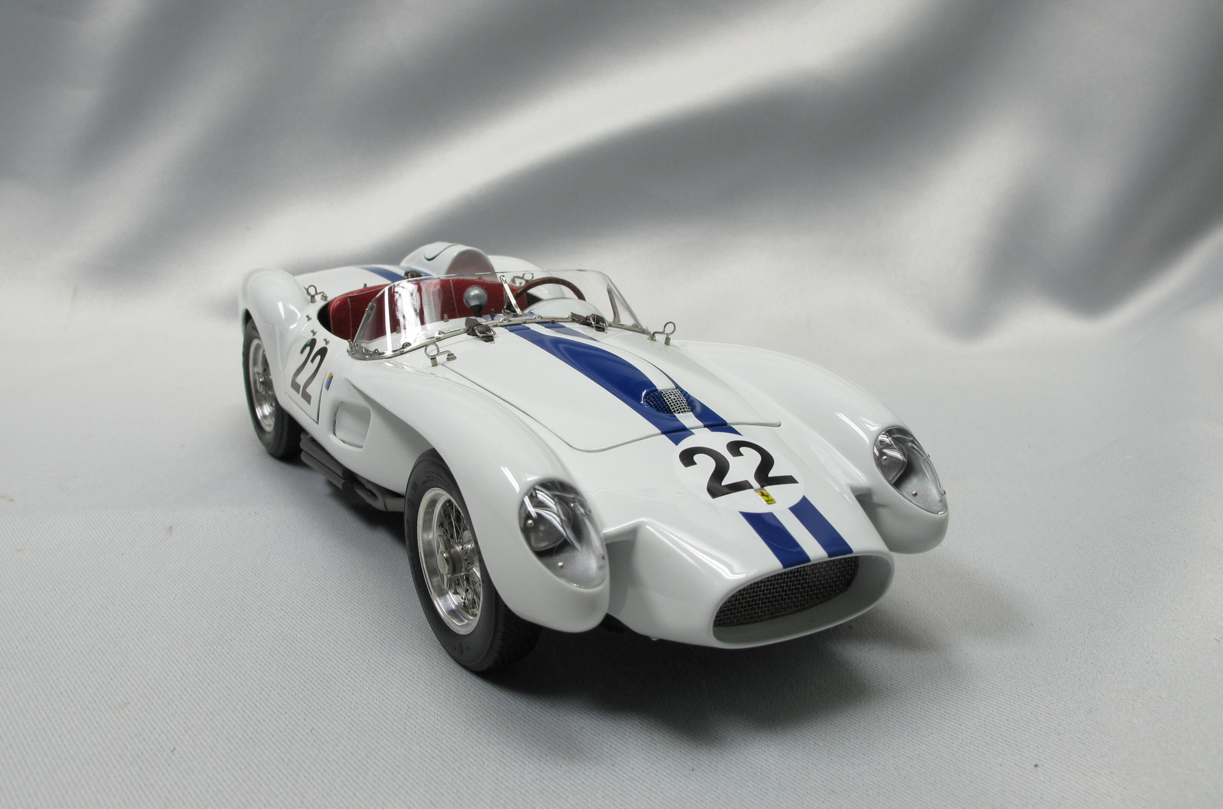 法拉利 Testa Rossa (白) #22號車 模型 1:18 (全球限量3000台)
