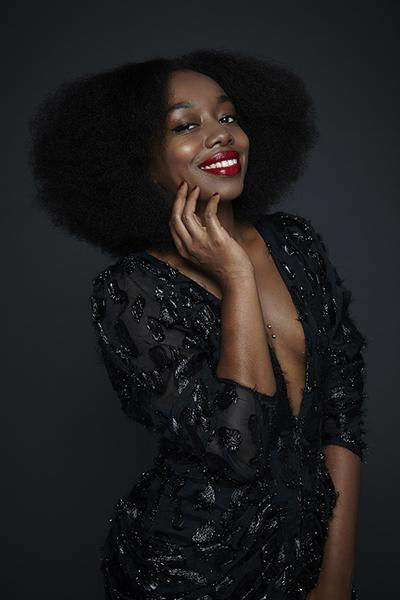 La blogueuse et consultante beauté Fatou N’diaye lors d'une séance photos pour L'Oréal Paris. Photo L'Oréal Paris