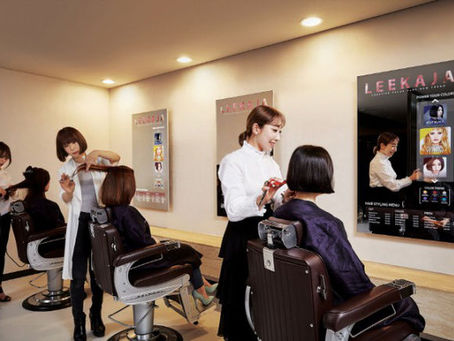 Des mirroirs tactiles pour améliorer l'expérience client dans votre salon de coiffure