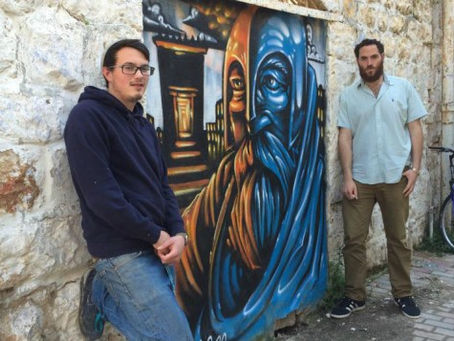 Un jeune artiste transforme le marché de Jérusalem en galerie de portraits