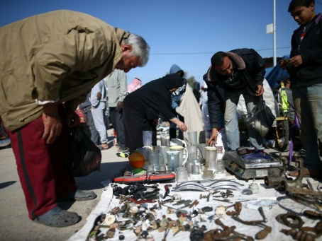 Le marché de la fripe prospère à Gaza sous blocus