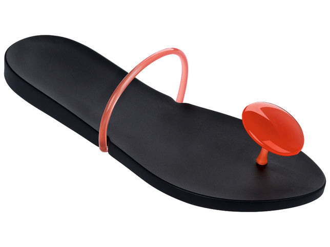 Les tongs véganes conçu par Starck pour Ipanema