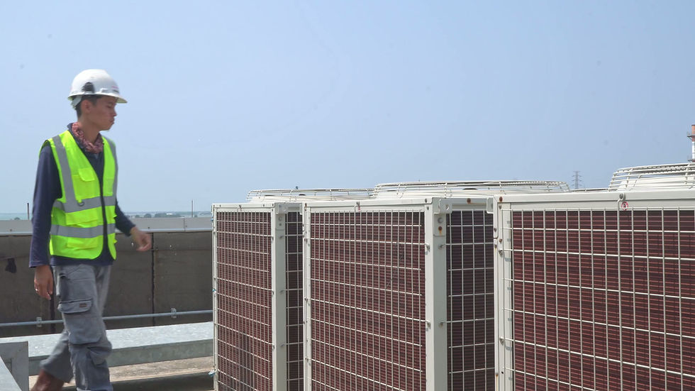 vecteezy_worker-technician-check-of-outdoor-fan-air-conditioner-on_31626083.mp4
