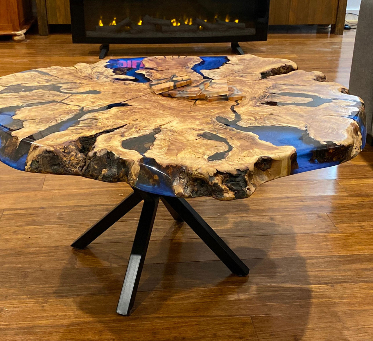 #40 BiGi Olive table with Metal leg/ Wood leg Live edge *Made in Europe