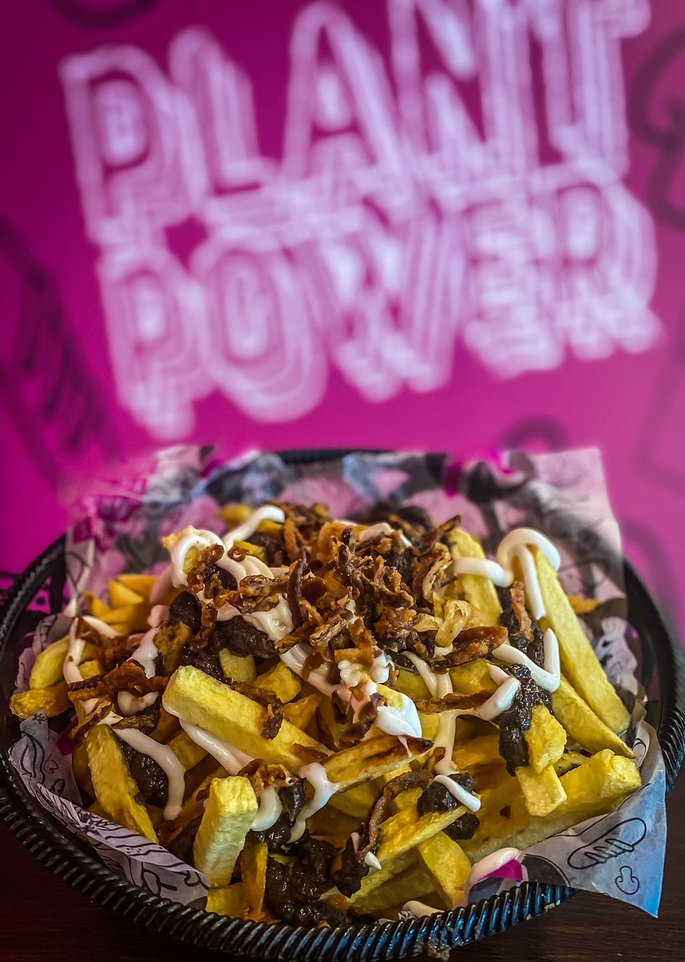 Papas fritas con romesco y alioli