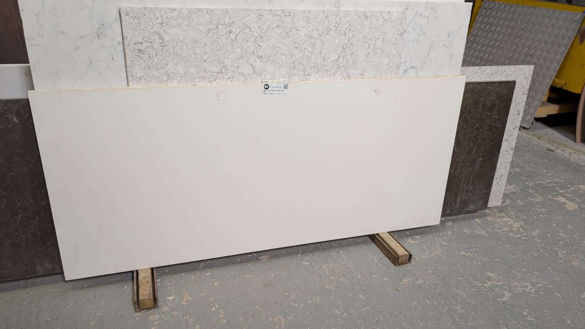 Cumbria White Cliff Quartz	Quartz	20 mm	160 × 68	1.09