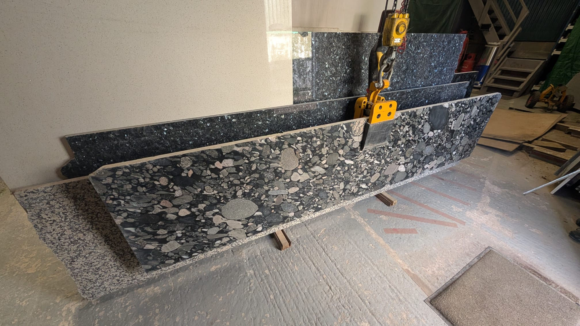Marinace grey	Granite	30 mm	290 × 64	1.86m²