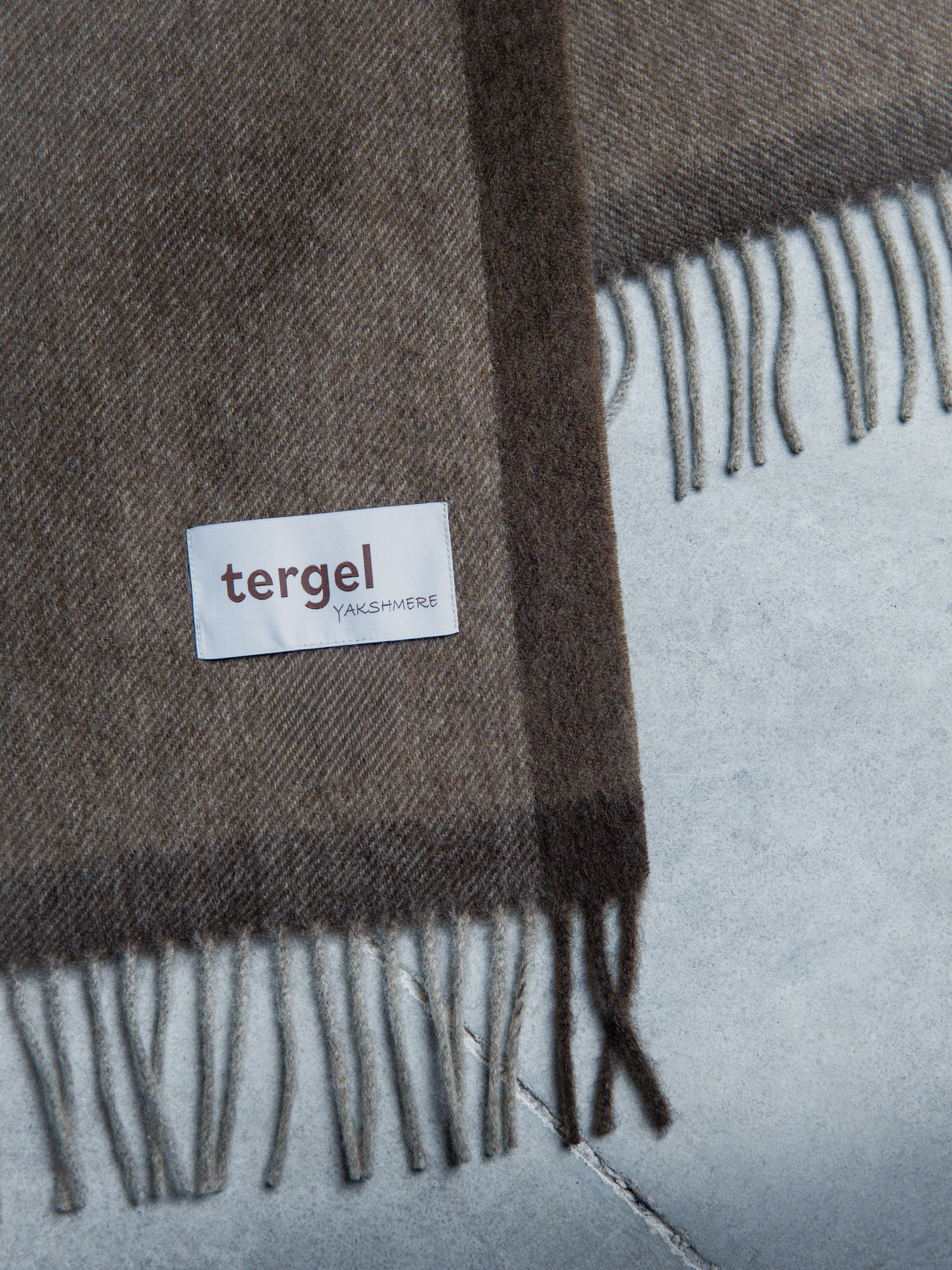 Plaid tissé "Sumber", sergé de yak Khangai — Gris, brun clair, bordures brun fon