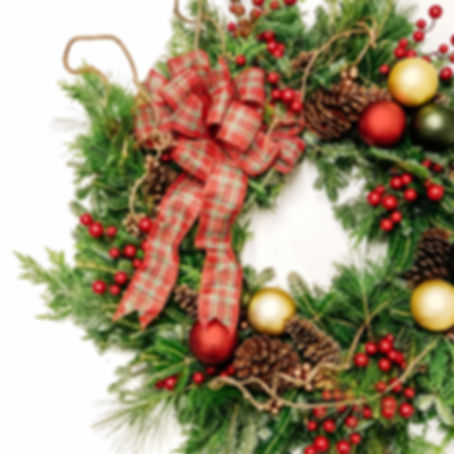CLASSIC CHRISTMAS WREATH