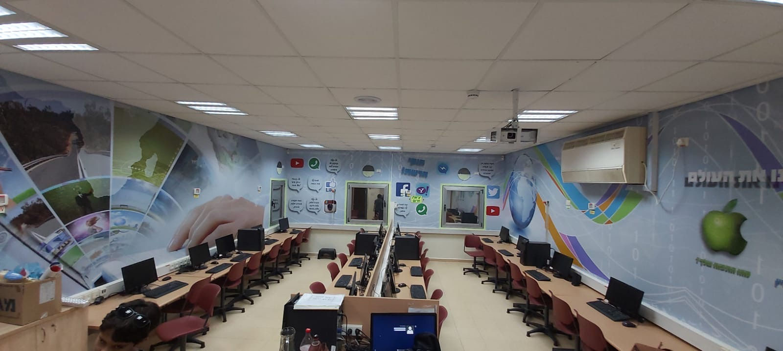 חיפויים ופוסטרים לקירות 8