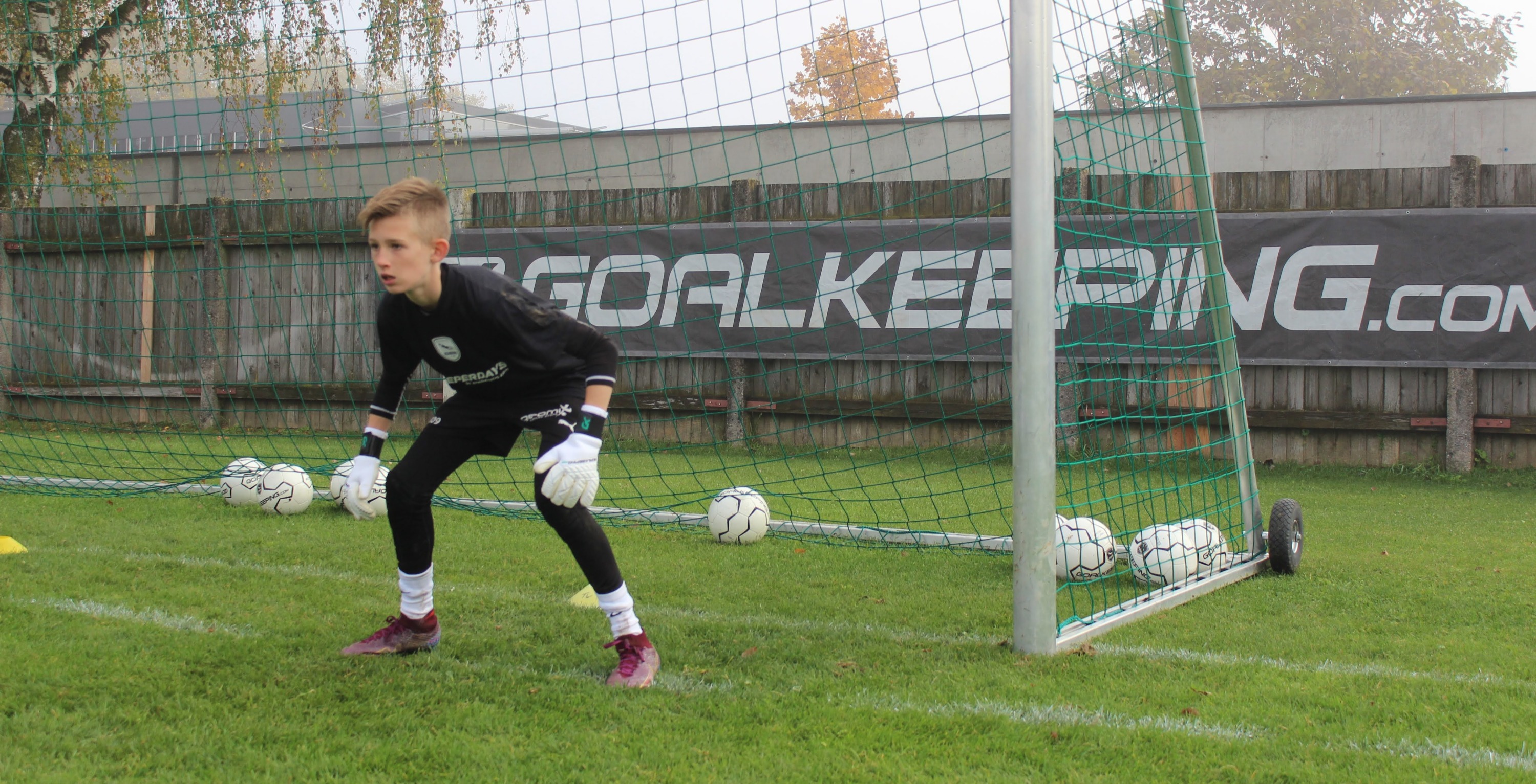 Gruppe von jungen Torhütern beim Training am 1. KEEPERDAY in Amstetten